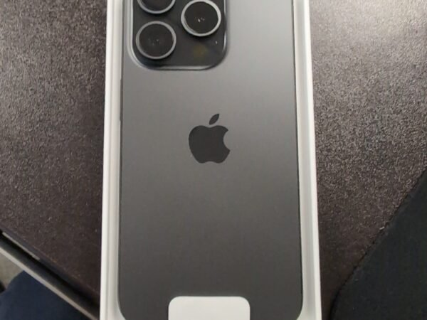 iPhone 15 Pro in Black Titanium 128 GB (Unlocked) 7U56