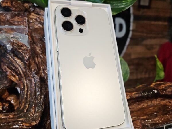 iPhone 15 pro max unlocked 256gb Titanium White unlocked NEW 9P17
