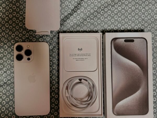 Apple iphone 15 pro max unlocked 1TB 7U72