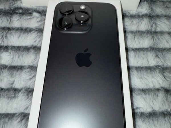 iPhone 15 pro 128 gb black with black apple case 8C12