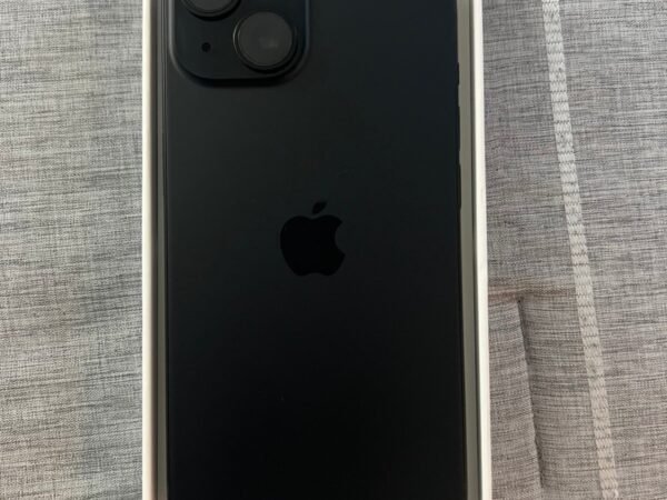 Apple iPhone 15 128 GB in Black 7W95